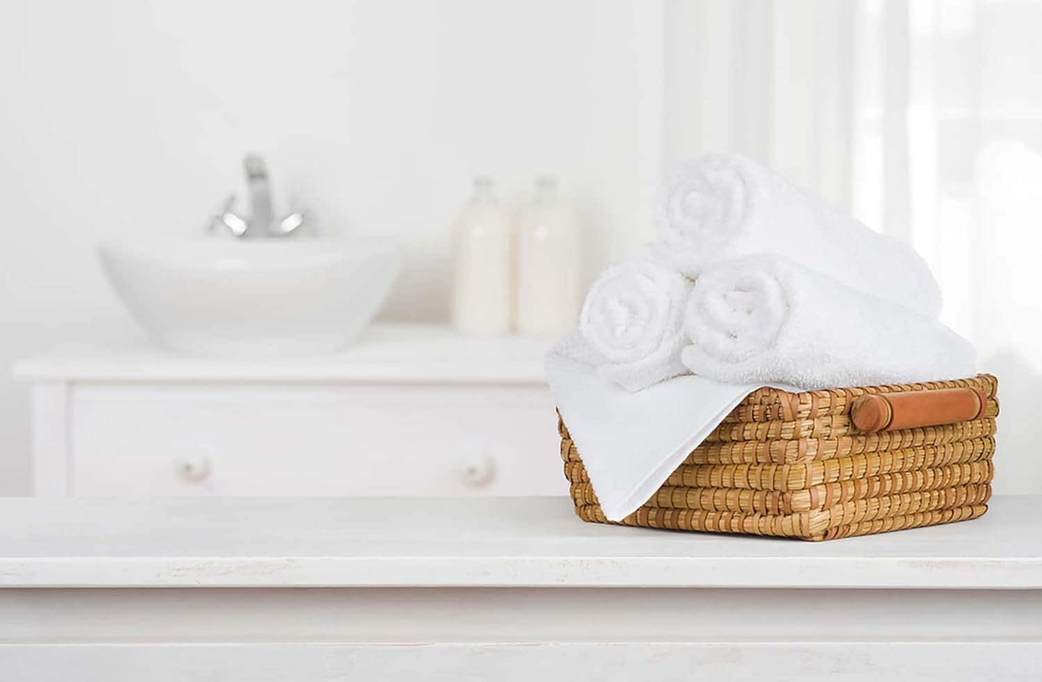 12-Piece Bulk 20x40 White Bath Towels - Eco-Friendly Cotton - Quick-Drying Durable