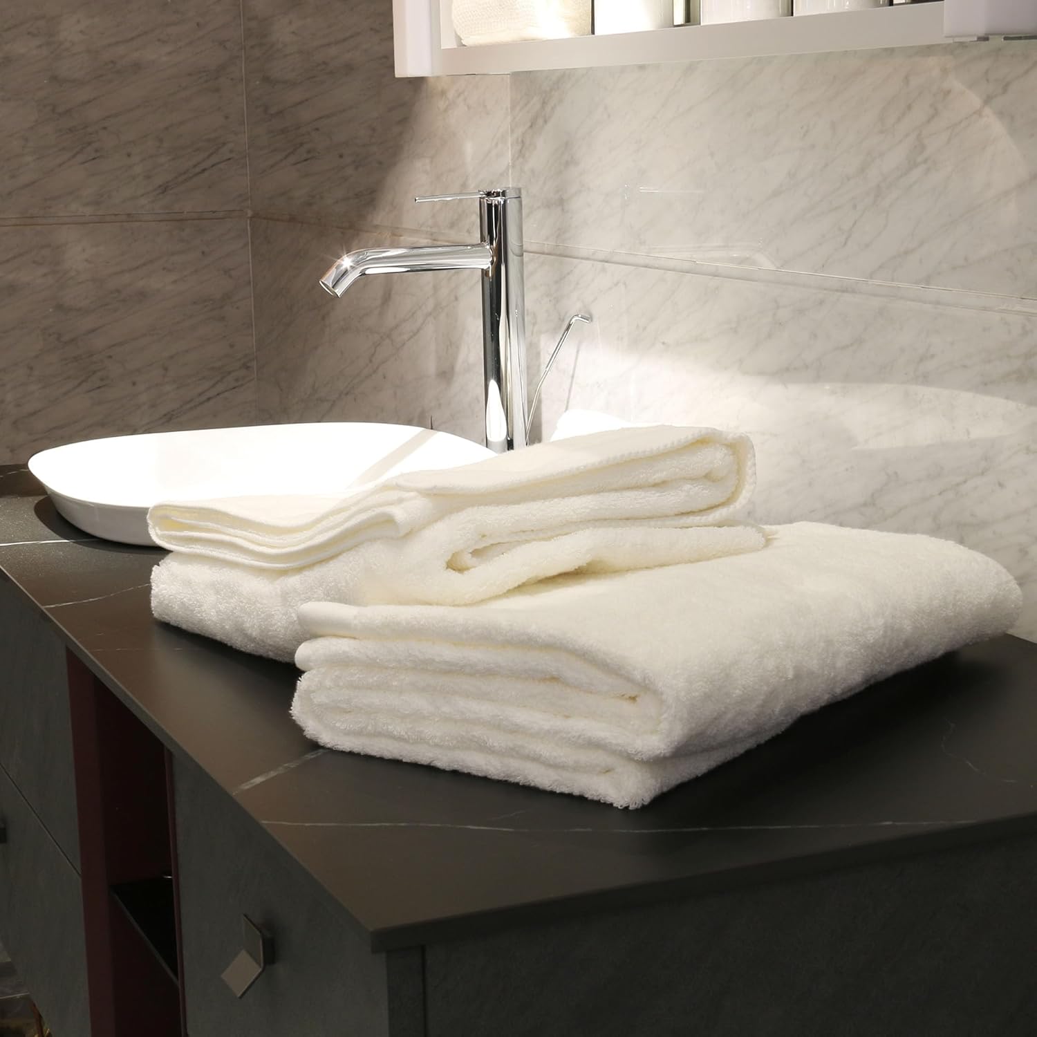 Large Bath Towels 31x62 Cotton Soft Luxurious for Bathroom