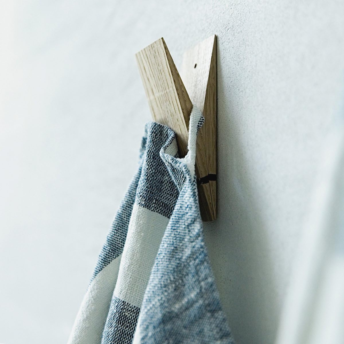 Elegant Soft Indigo Hand Towels Machine Washable Linen Set