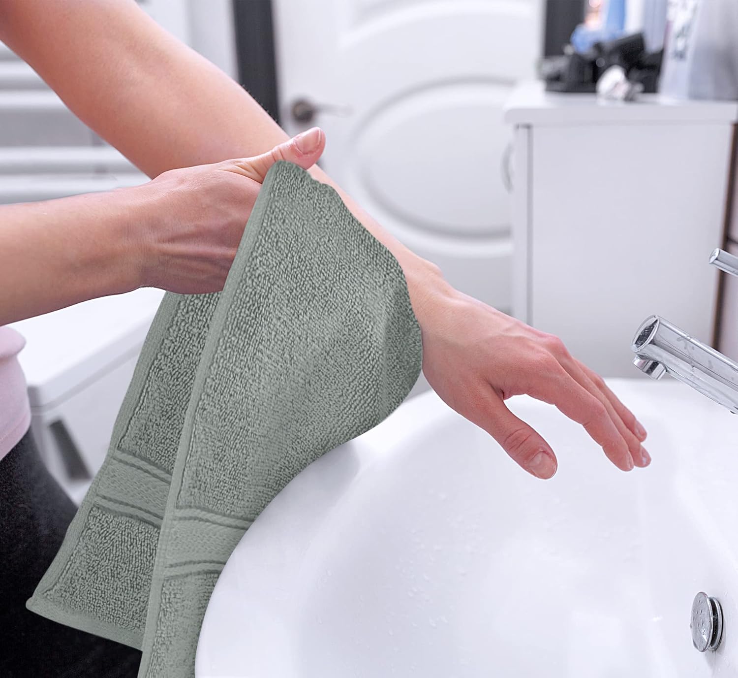 Utopias Magnetic Hand Towels