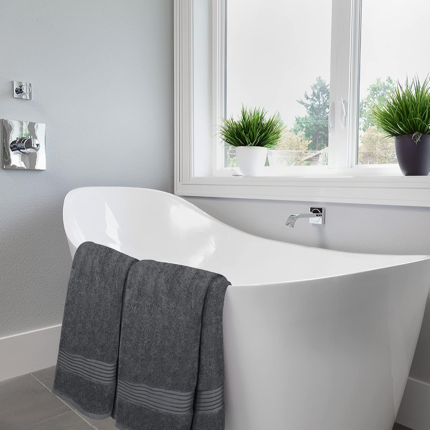 Utopia 4-Pack Bath Towels Set