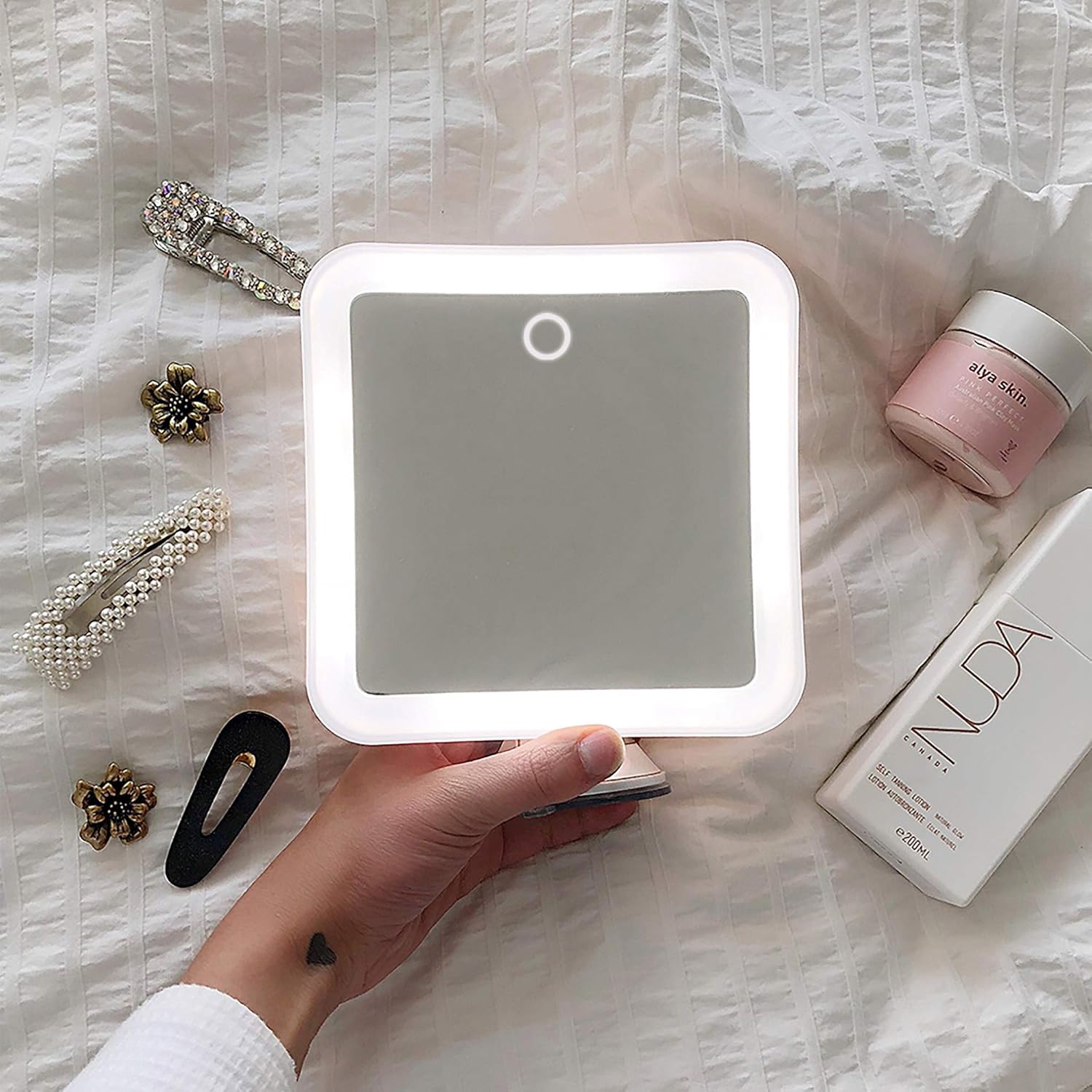 Experience Flawless MakeUp with the Fancii Rechargeable Mirror