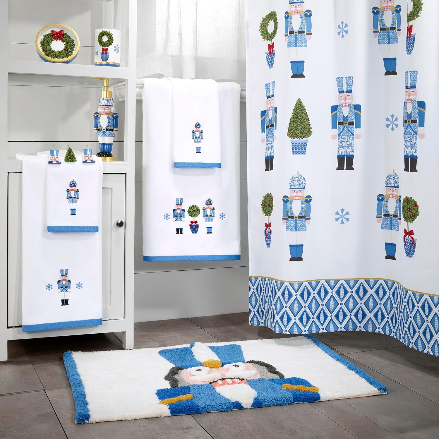 Fingertip Towels - Soft Absorbent Christmas Collection Nutcracker Trellis Set of 2